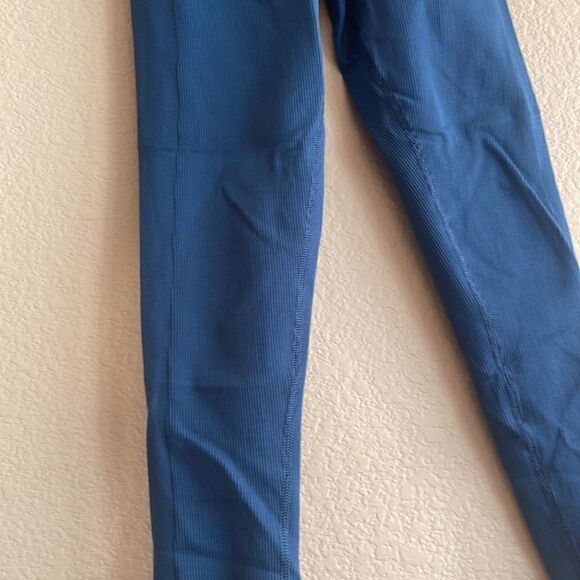 Athleta Aurora seamless tight size small like new - Picture 3 of 6